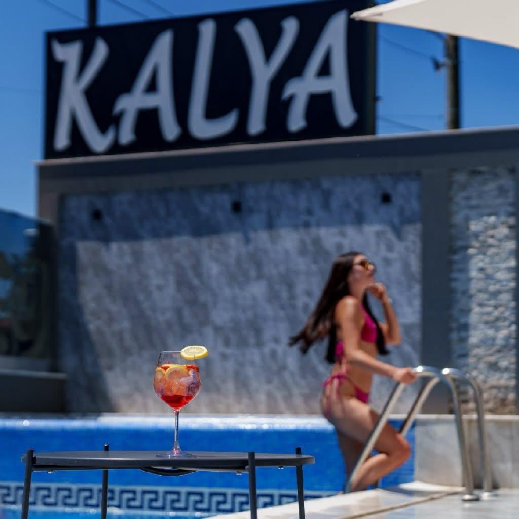 Hotel Kalya — piscină exterioară