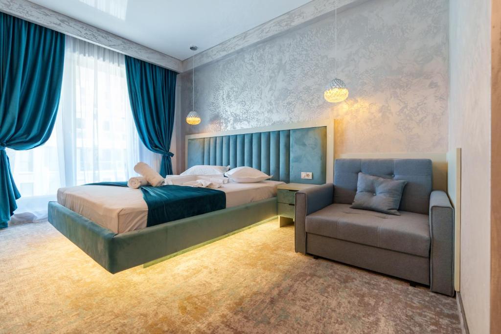 Cameră Triplă cu Balcon